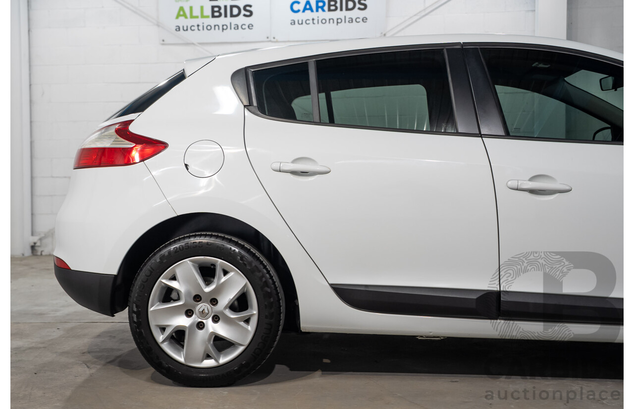 07/2013 Renault Megane Expression B95 5D Hatchback White 2.0L