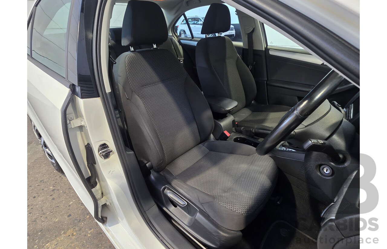 6/2013 Volkswagen Jetta 118 TSI 1KM MY13.5 4d Sedan White 1.4L