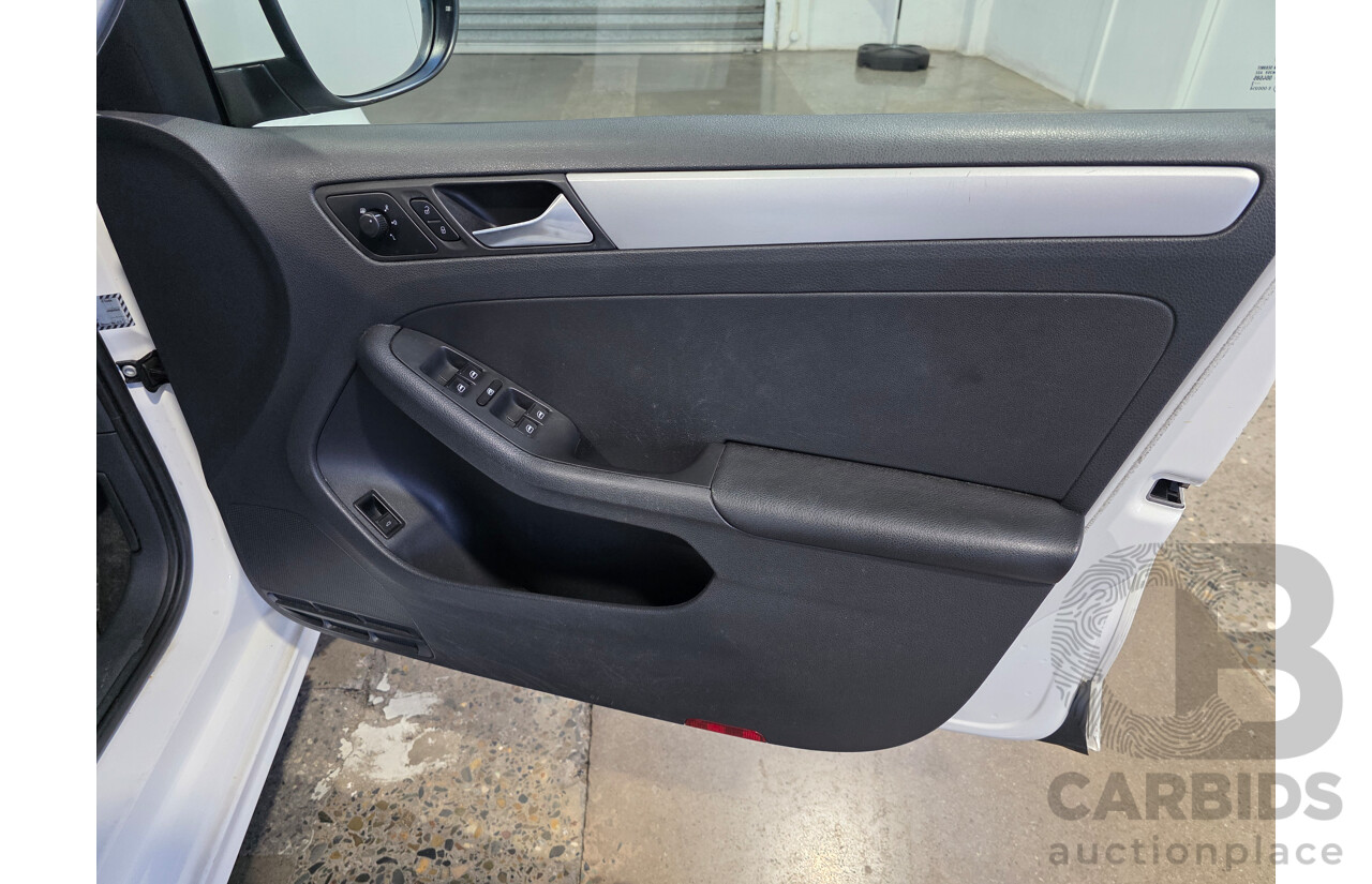 6/2013 Volkswagen Jetta 118 TSI 1KM MY13.5 4d Sedan White 1.4L