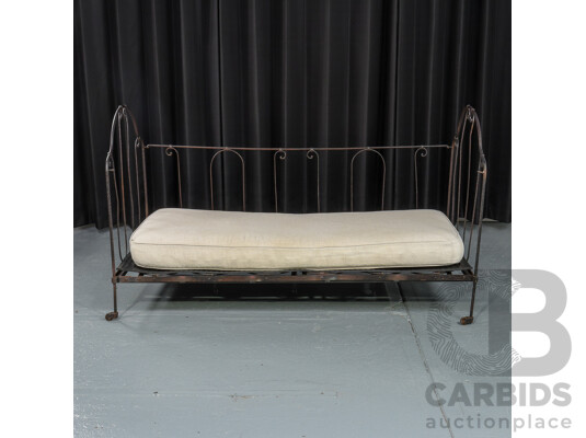 Vintage Wrought Iron Day Bed