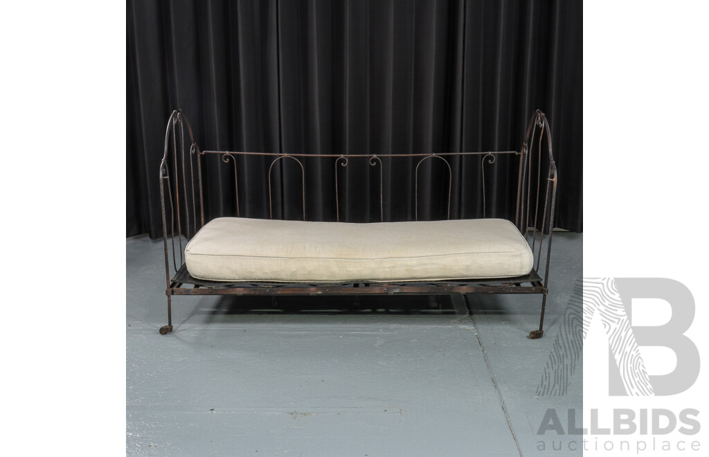 Vintage Wrought Iron Day Bed