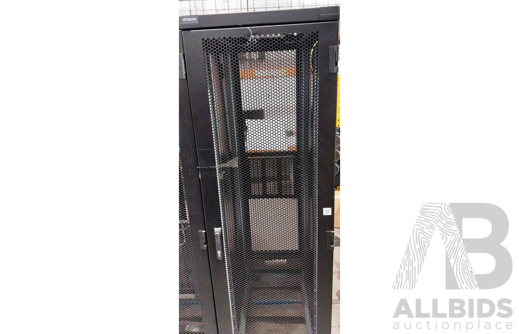 HITACHI 42RU Server Rack