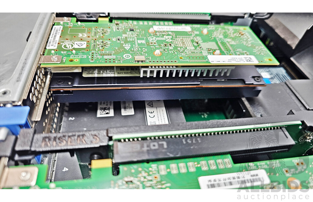 Dell PowerEdge R730 Dual Intel Xeon (E5-2667 V4) 3.20GHz-3.706Hz 8-Core CPU 2RU Server W/ 192GB DDR4