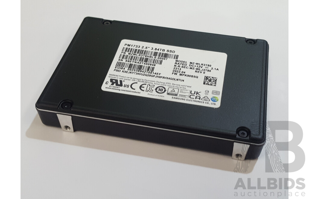 Samsung (MZ-WLR3T80) PM1733 3.84TB PCI Express 4.0 x4 NVMe 2.5-Inch Solid State Drive