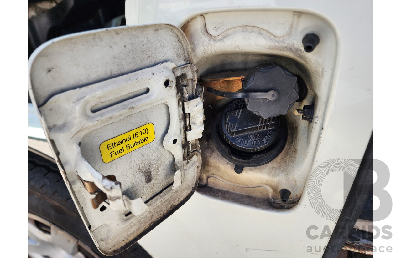 07/2009 Toyota Hiace SLWB TRH221R MY07 UPGRADE 4d Van White 2.7L