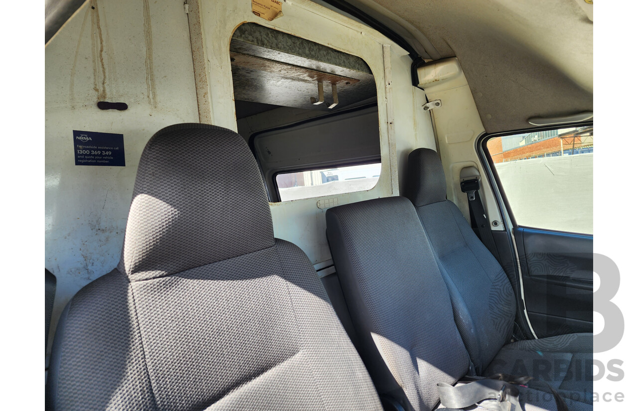 06/2012 Toyota Hiace SLWB KDH221R MY12 UPGRADE 4d Van White 3.0L