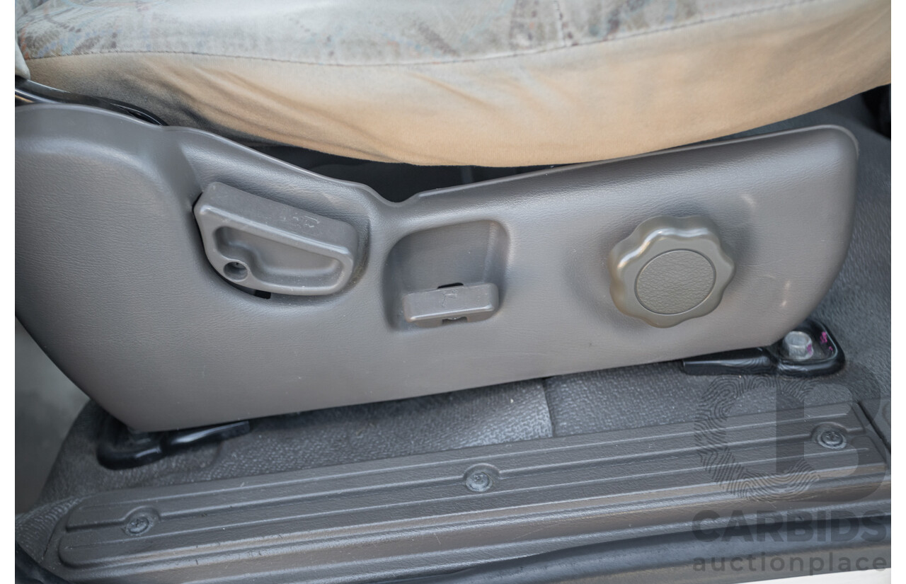 10/2012 Mitsubishi Rosa BE600 25 Seater 4d White Turbo Diesel 4.9L