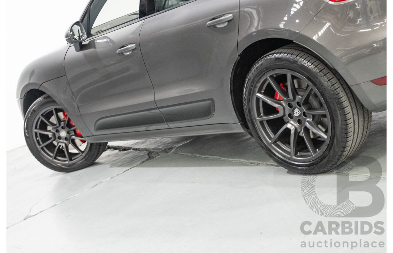 8/2014 Porsche Macan Turbo (AWD) 95B 4d Wagon Agate Grey Metallic Twin Turbo V6 3.6L