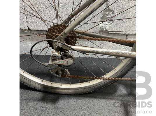 SCHWINN Sierra Comfort Bike