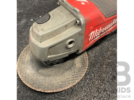 MILWAUKEE M18 FAG125XPD Cordless Angle Grinder with M18 5.0ah Battery