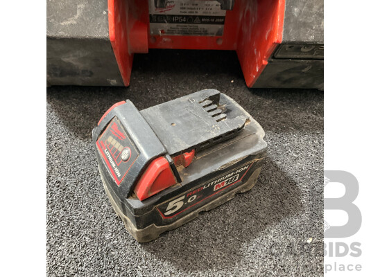 MILWAUKEE M12-18 Jobsite Radio Speaker (JSSP) with 5.0Ah Battery