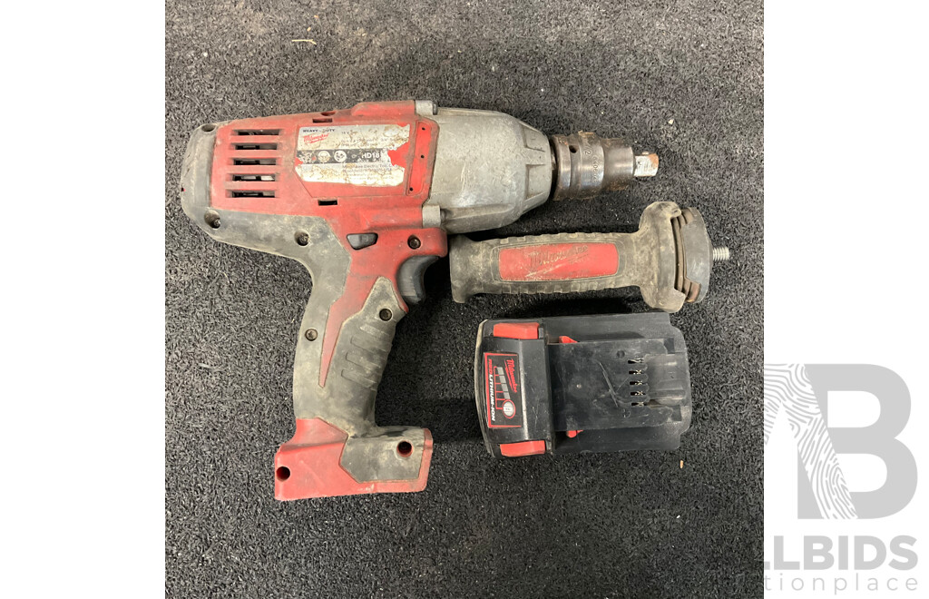MILWAUKEE M18 Impact Wrench with 5.0Ah Battery