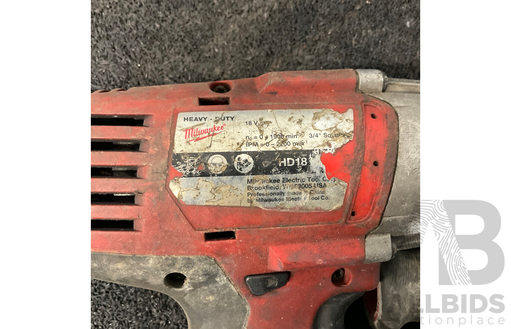 MILWAUKEE M18 Impact Wrench with 5.0Ah Battery