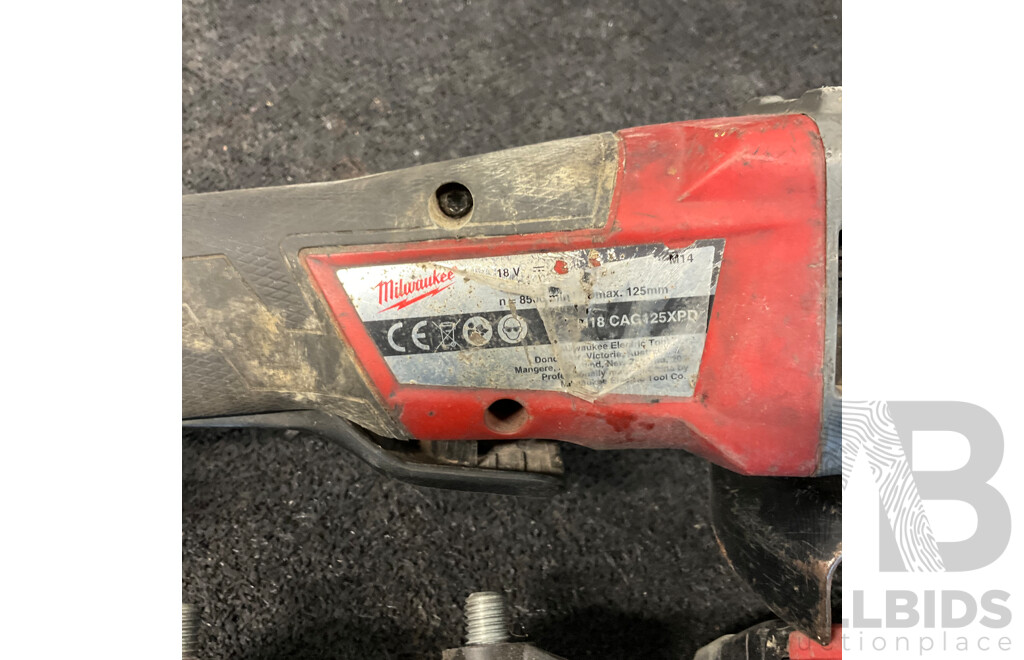 MILWAUKEE M18 Angle Grinder with M18 5.0ah Battery
