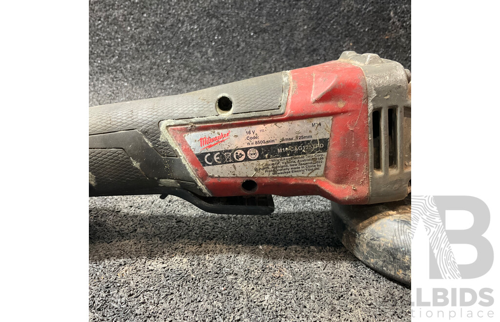 MILWAUKEE M18 Angle Grinder