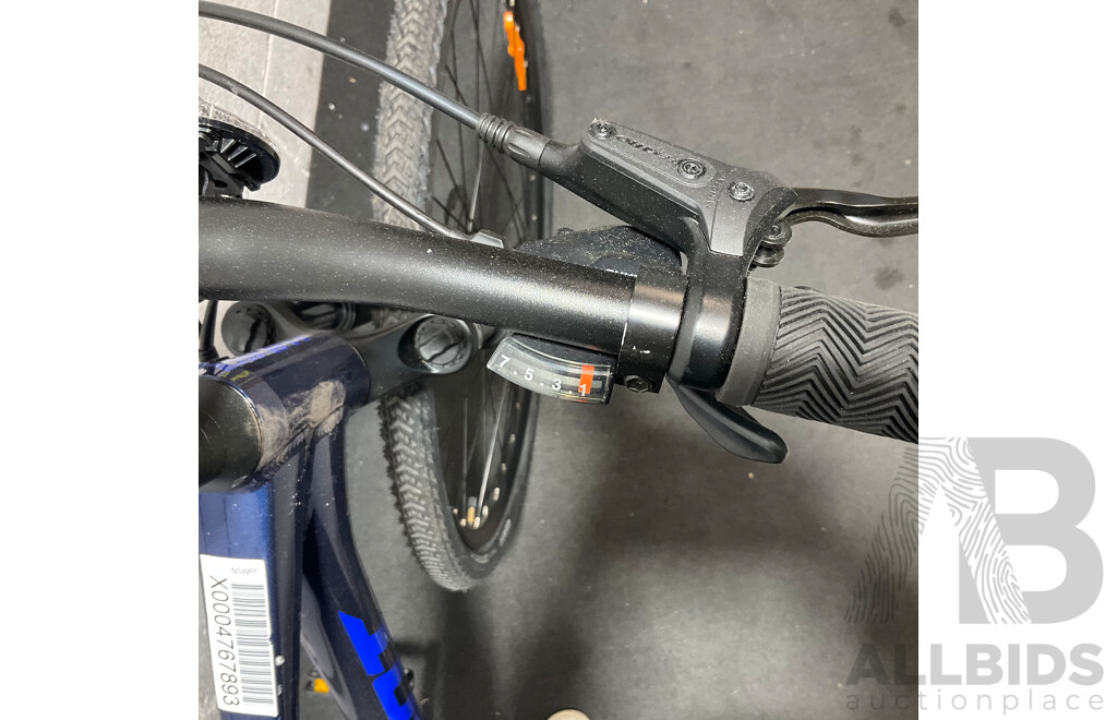 GIANT Hybrid Bike