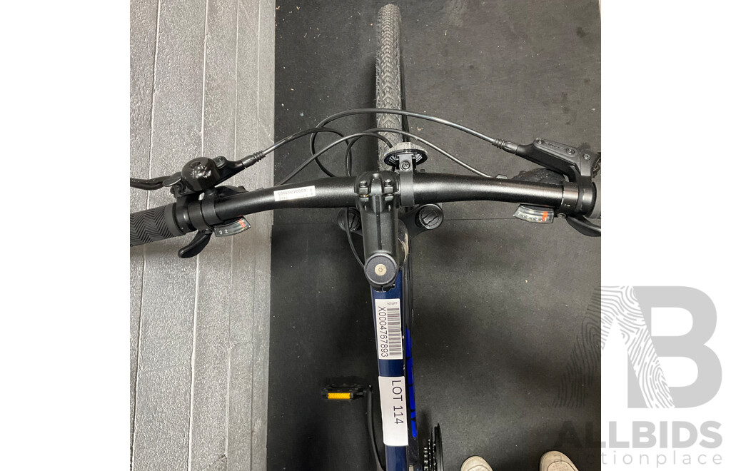 GIANT Hybrid Bike
