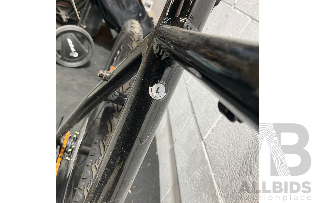 PEDAL Flyer Hybrid Bike