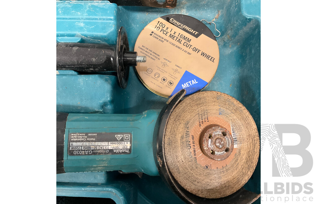 MAKITA 100mm Angle Grinder GA4030 with Case