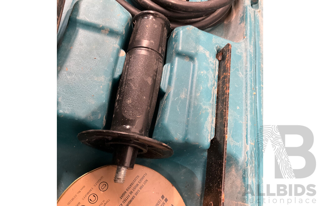 MAKITA 100mm Angle Grinder GA4030 with Case
