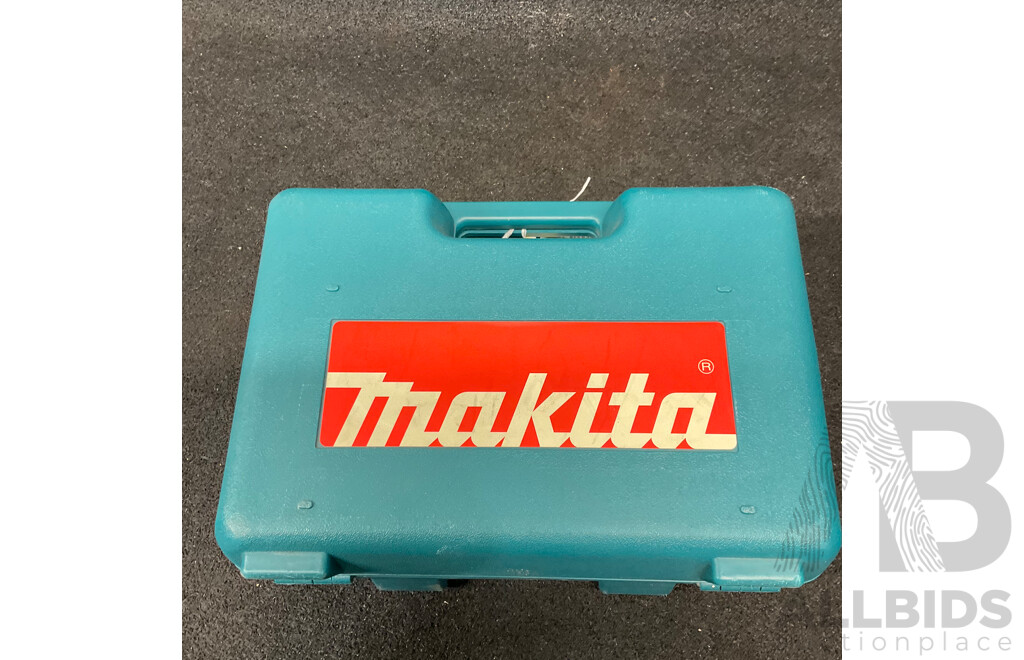 MAKITA 100mm Angle Grinder 9523NB with Case