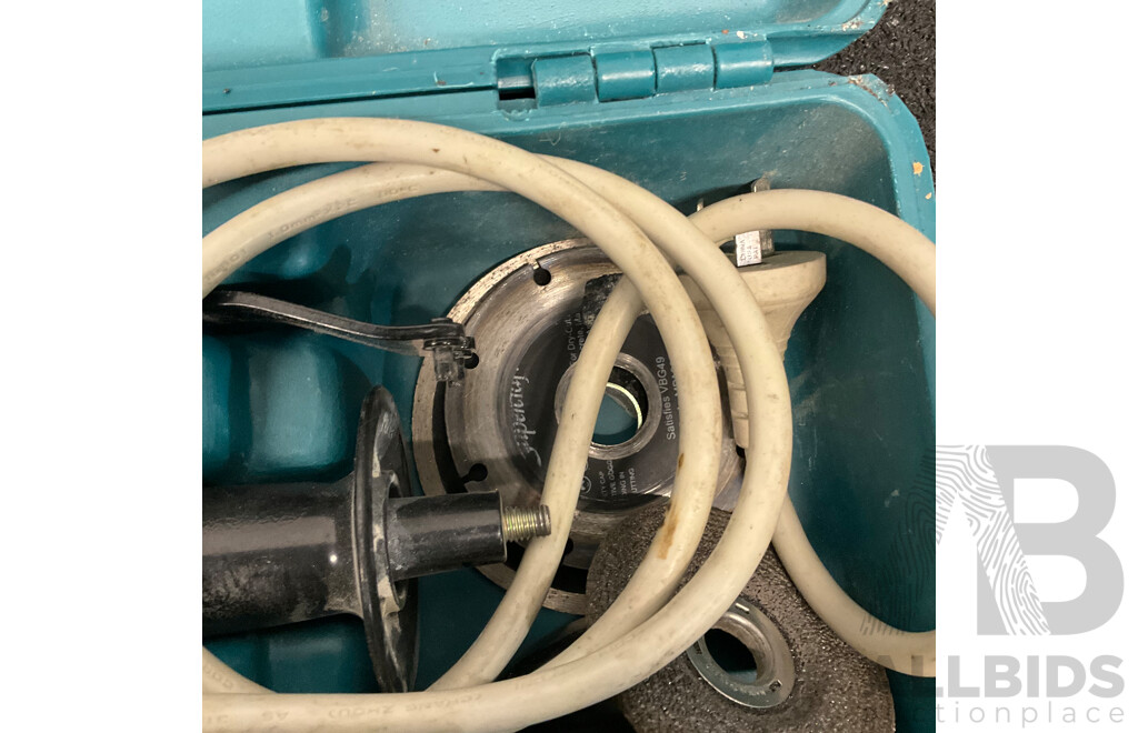MAKITA 100mm Angle Grinder 9523NB with Case