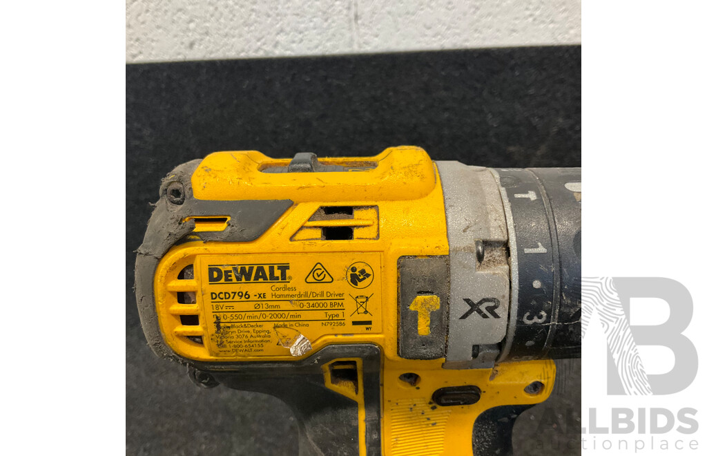 DEWALT DCD796 18V Brushless Hammer Drill/Driver with 18V 5Ah Battery Lot of 2