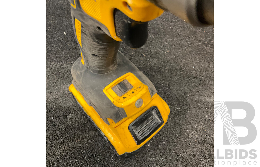 DEWALT DCD796 18V Brushless Hammer Drill/Driver with 18V 5Ah Battery Lot of 2