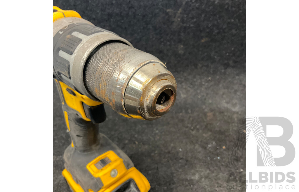 DEWALT DCD796 18V Brushless Hammer Drill/Driver with 18V 5Ah Battery Lot of 2