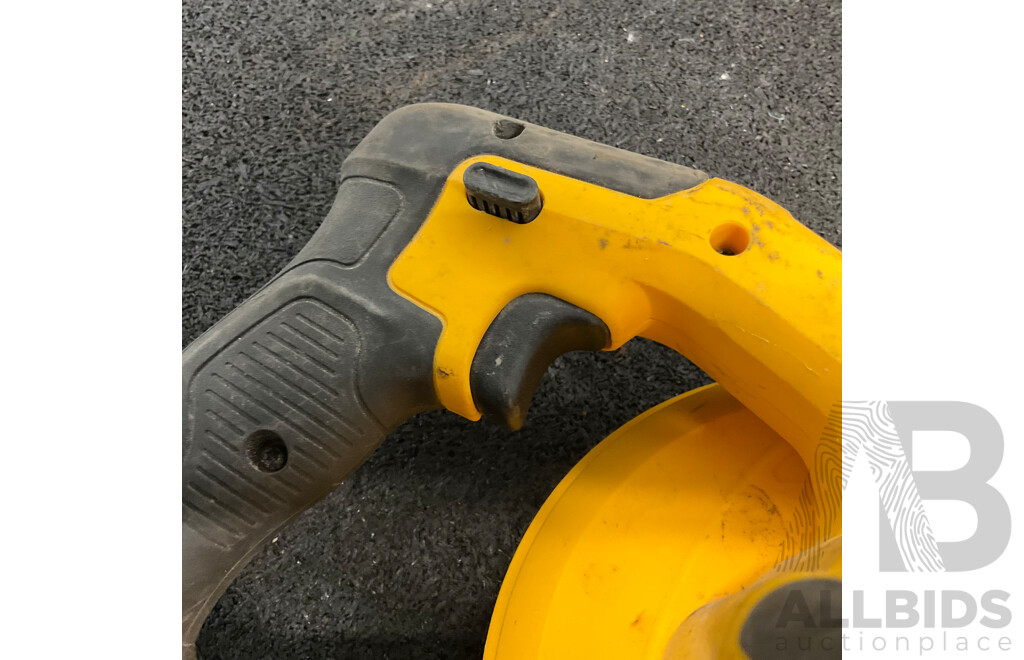 DEWALT DCV100-XE Cordless Compact Blower with 18V 5Ah Battery Lot of 2