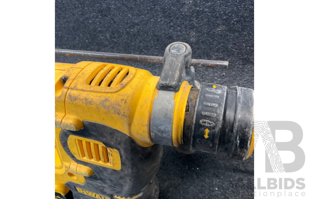 DEWALT DCH252-XE SDS Hammer with 18V 5Ah Battery Lot of 2