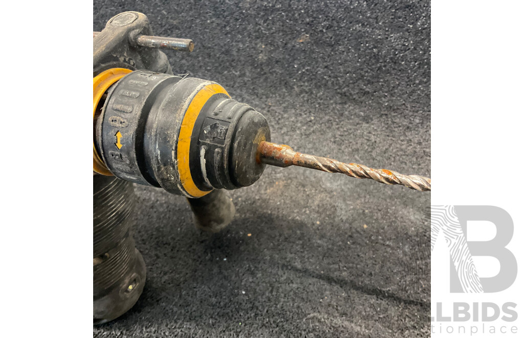 DEWALT DCH252-XE SDS Hammer with 18V 5Ah Battery Lot of 2