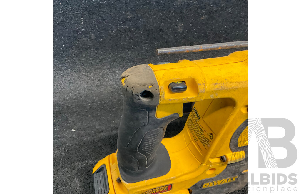 DEWALT DCH252-XE SDS Hammer with 18V 5Ah Battery Lot of 2