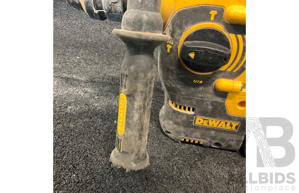 DEWALT DCH252-XE SDS Hammer with 18V 5Ah Battery Lot of 2