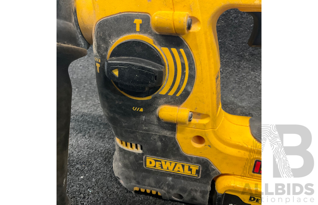 DEWALT DCH252-XE SDS Hammer with 18V 5Ah Battery Lot of 2