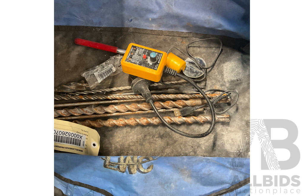 DEWALT DCW210 Sander (Skin Only) , DEWALT DCB11004-XE Battery Charger, Tool Bag, and Assorted Dril Bits, and Other