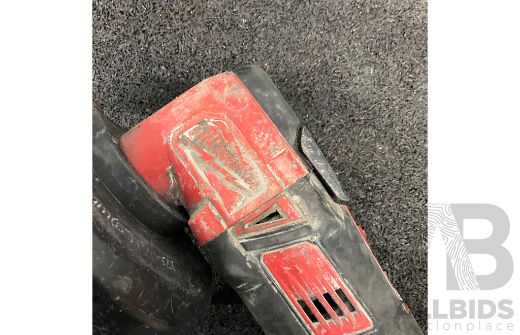 MILWAUKEE M18 BMT Angle Grinder (Skin Only) with 3 Grinder Disc