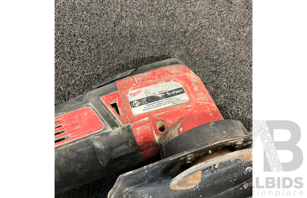 MILWAUKEE M18 BMT Angle Grinder (Skin Only) with 3 Grinder Disc