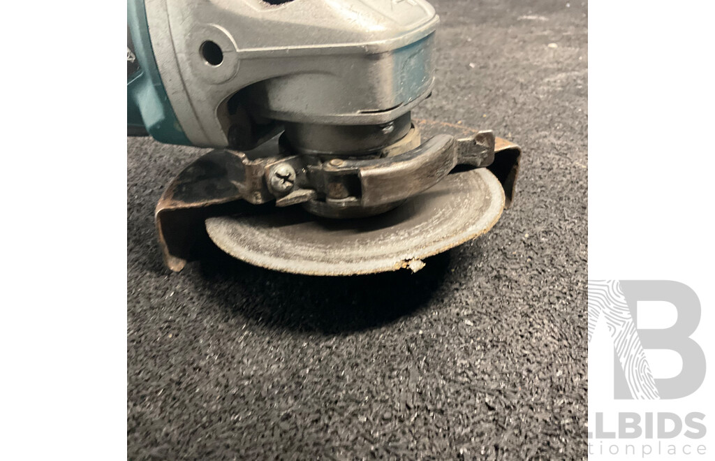 MAKITA DGA508 18V Angle Grinder with 18v 5.0ah Battery
