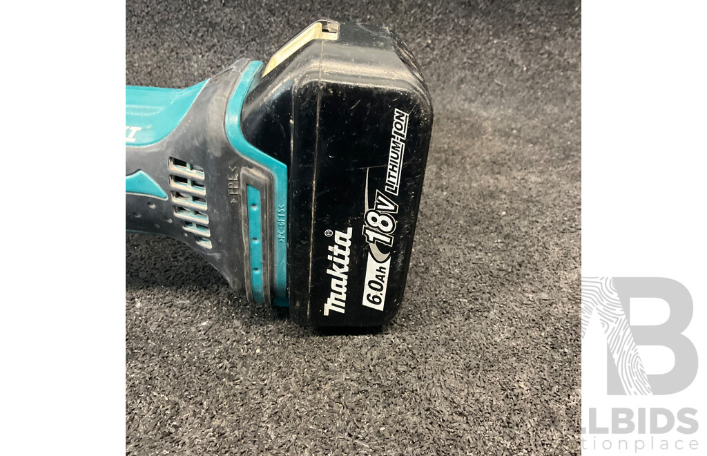 MAKITA DGA452 18V Angle Grinder with 18v 6.0ah Battery