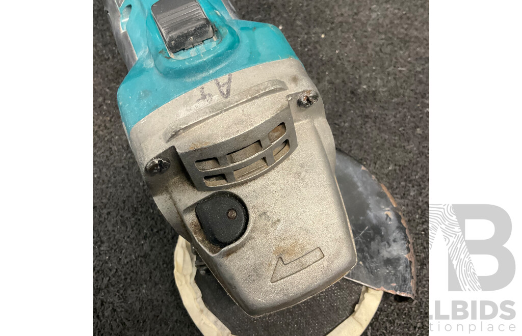 MAKITA DGA452 18V Angle Grinder with 18v 6.0ah Battery