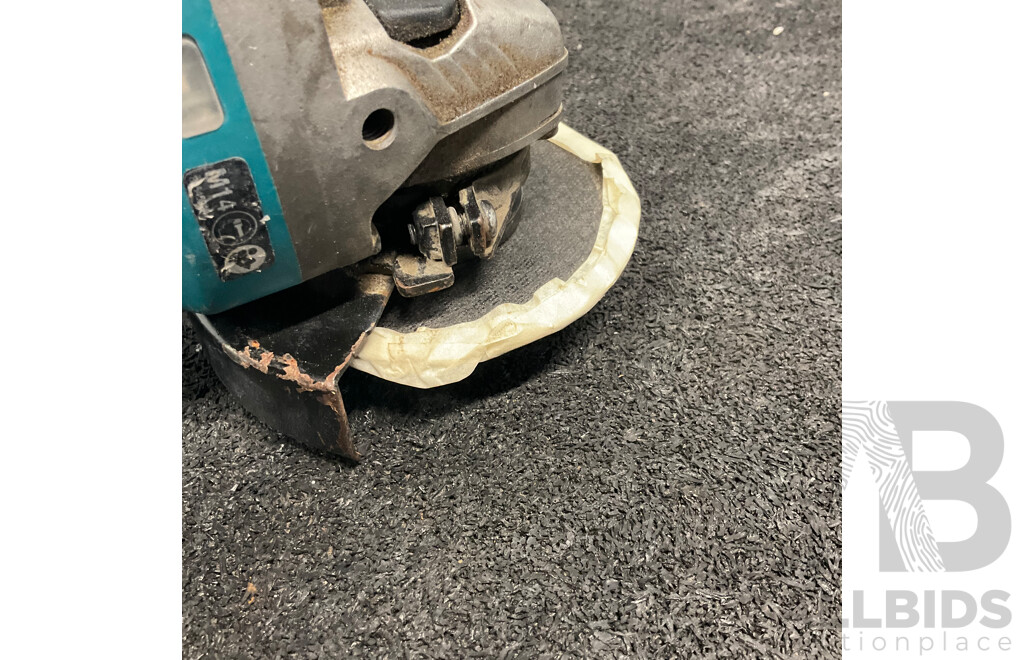 MAKITA DGA452 18V Angle Grinder with 18v 6.0ah Battery