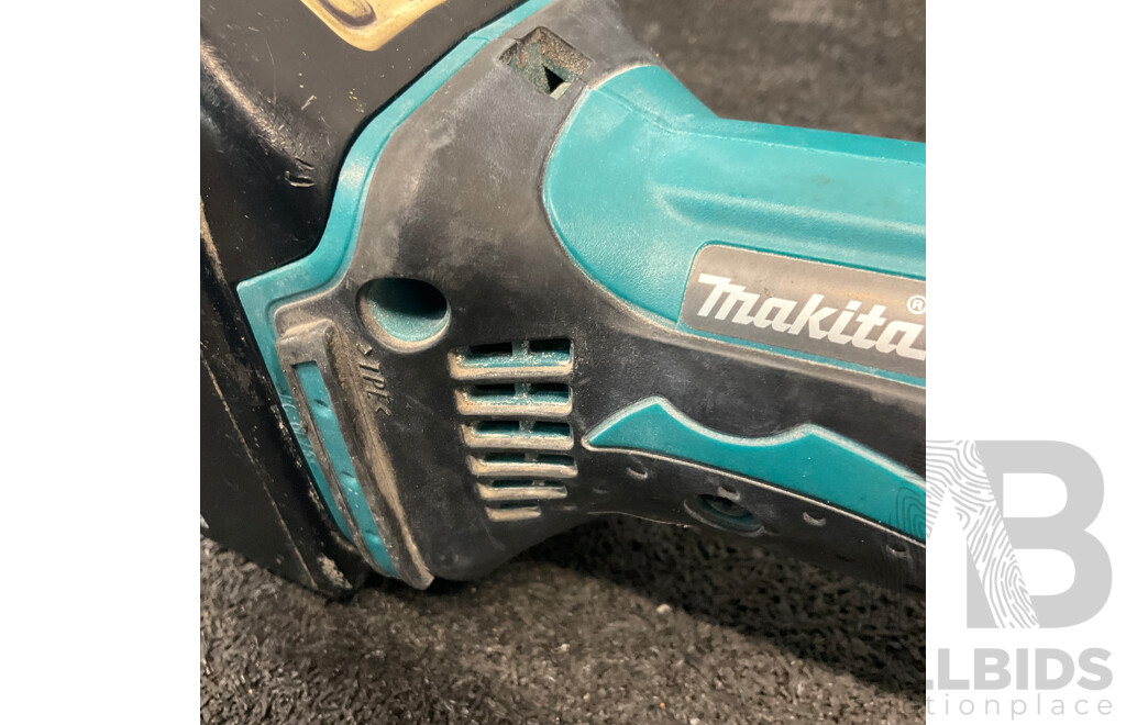 MAKITA DGA452 18V Angle Grinder with 18v 6.0ah Battery