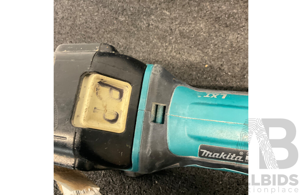 MAKITA DGA452 18V Angle Grinder with 18v 6.0ah Battery