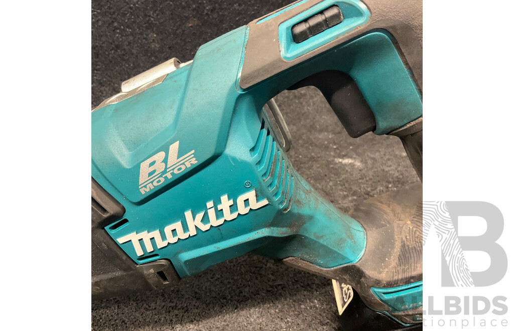 MAKITA DJR187 18V Cordless Brushless Reciprocating Saw with 18v 5.0ah Battery
