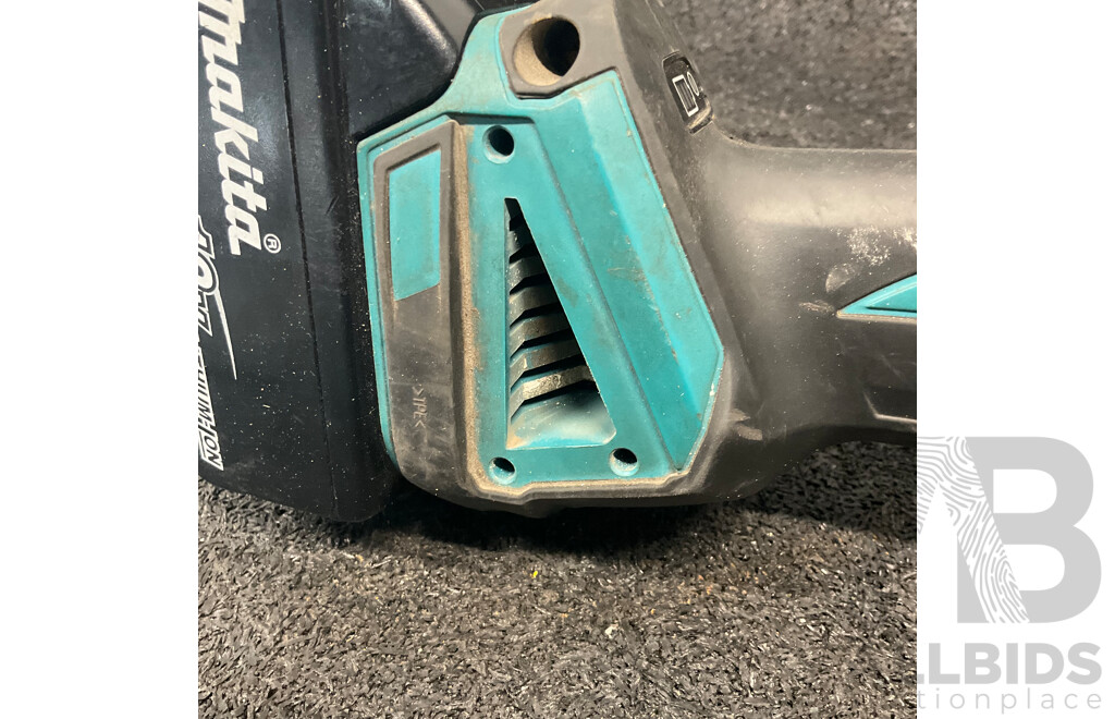 MAKITA DGA504Z 18V LXT Brushless Angle Grinder with 18v 6.0ah Battery