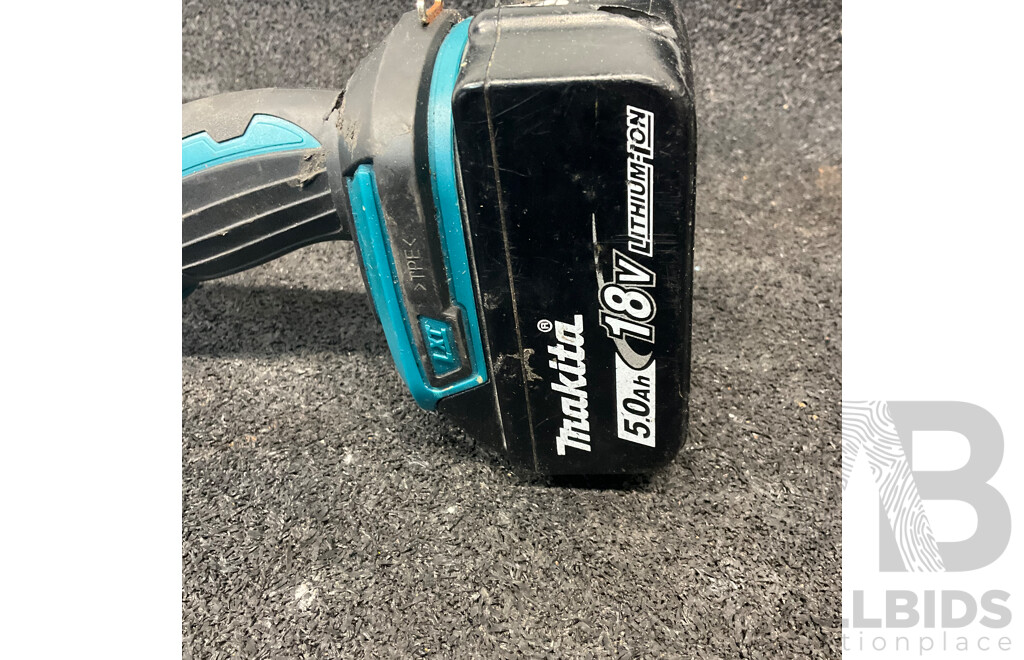 MAKITA DML808 18V LXT Cordless Adjustable Beam LED Flashlight with 18v 5.0ah Battery