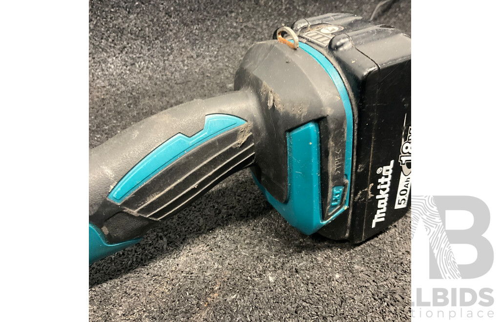 MAKITA DML808 18V LXT Cordless Adjustable Beam LED Flashlight with 18v 5.0ah Battery