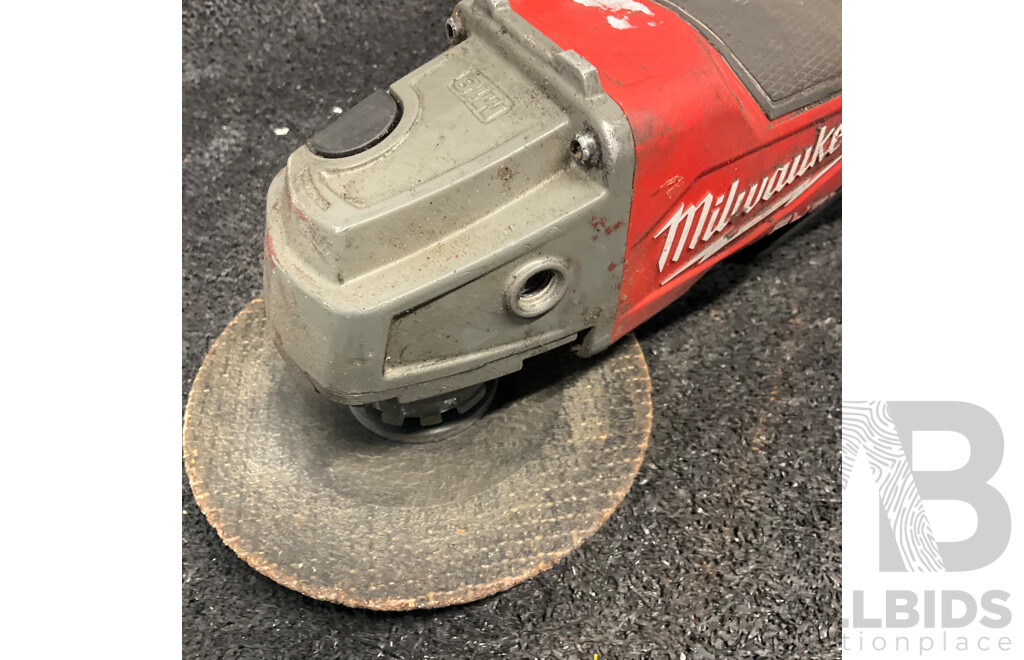 MILWAUKEE M18 FAG125XPD Cordless Angle Grinder with M18 5.0ah Battery