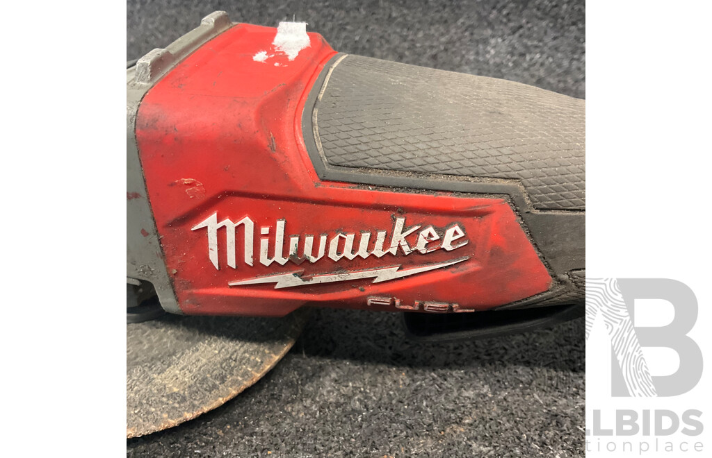 MILWAUKEE M18 FAG125XPD Cordless Angle Grinder with M18 5.0ah Battery